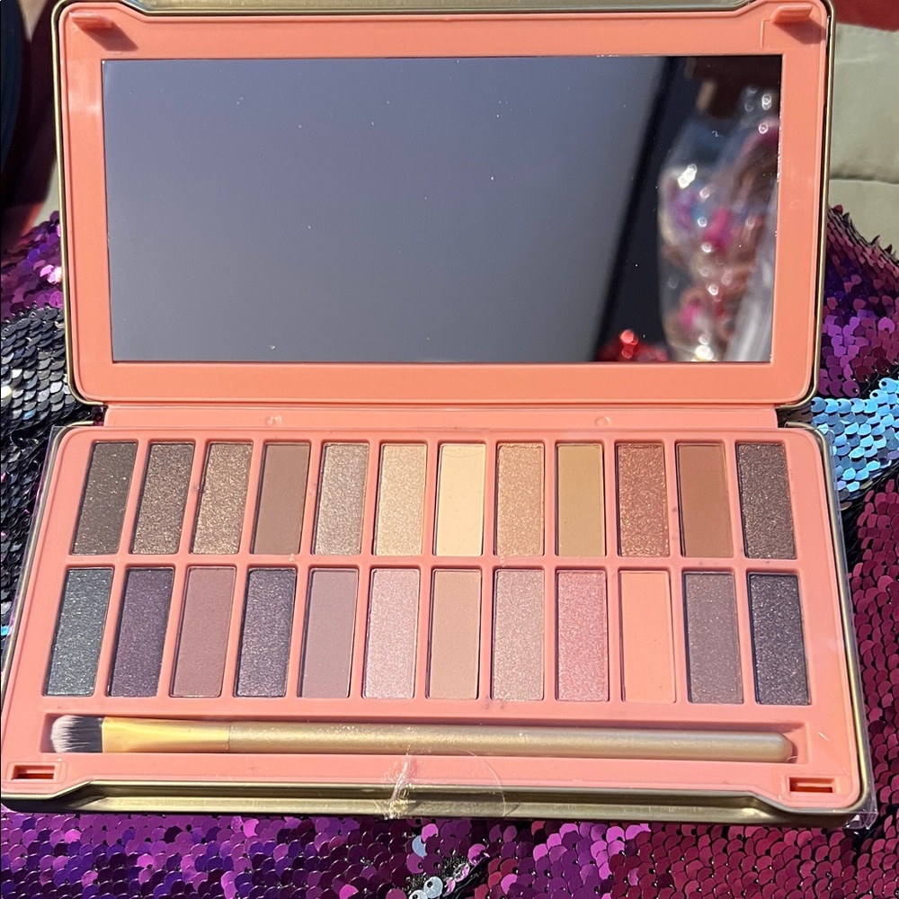 Neutral Peach & Rose Eyeshadow Palette by